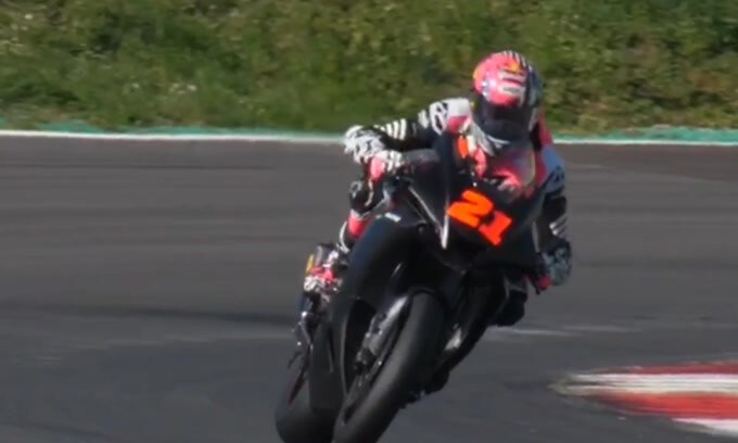 Vallelunga: Di Giannantonio in pista con una Yamaha R1