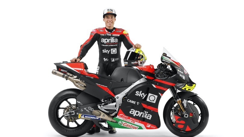 Aleix Espargaro con la nuova Aprilia RS-GP 2021