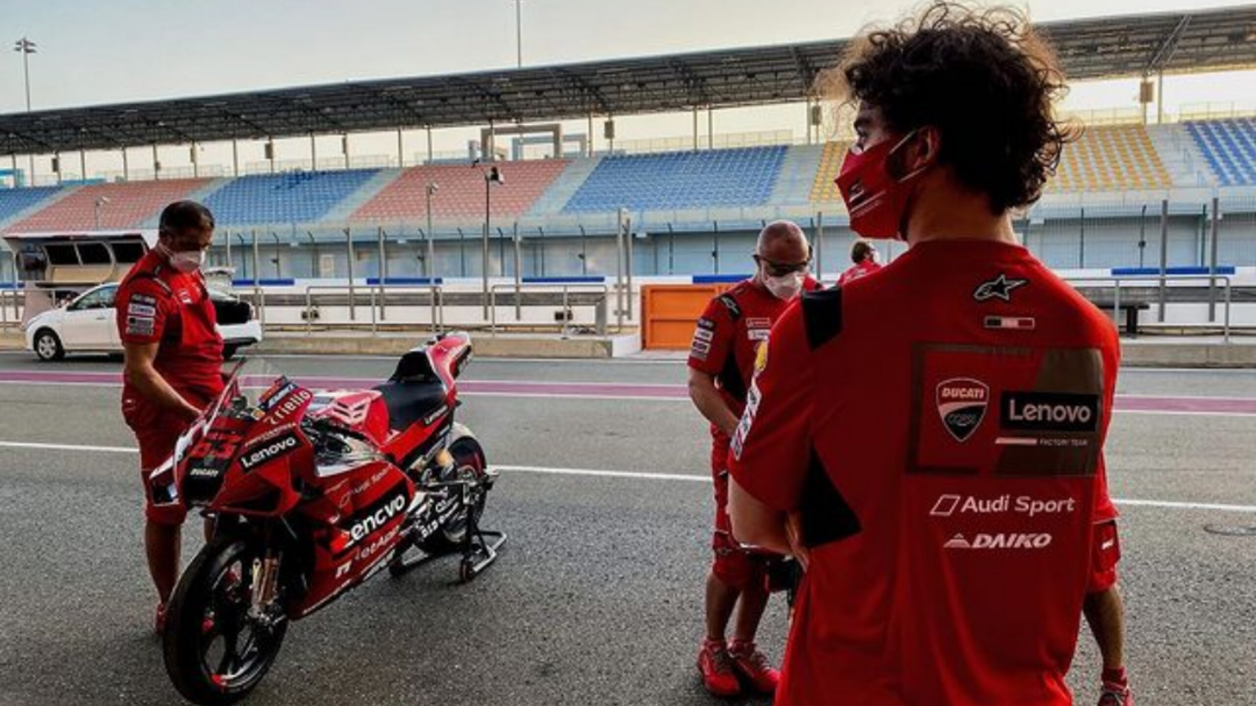 MotoGP, test Qatar: Pecco Bagnaia scalpita per scendere in pista
