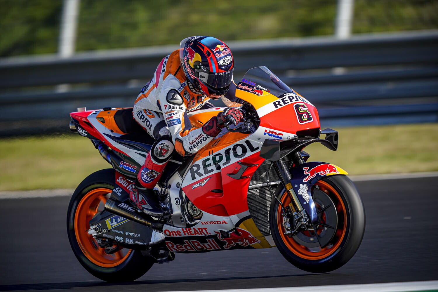 MotoGP, Test Qatar: Bradl conduce, ma gli occhi sono puntati sui rookie