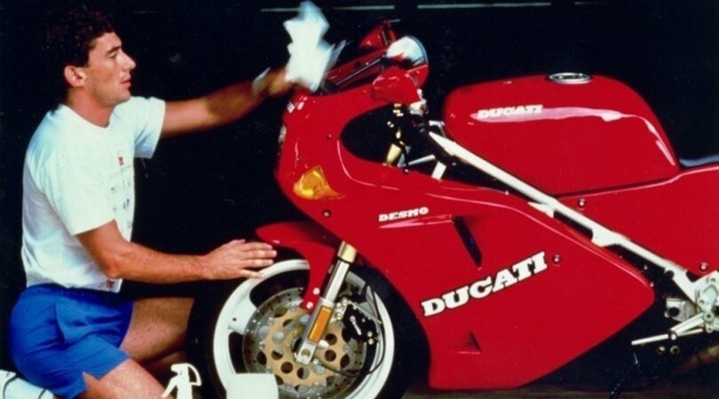 Ayrton Senna: oltre la Formula 1, la passione per le moto