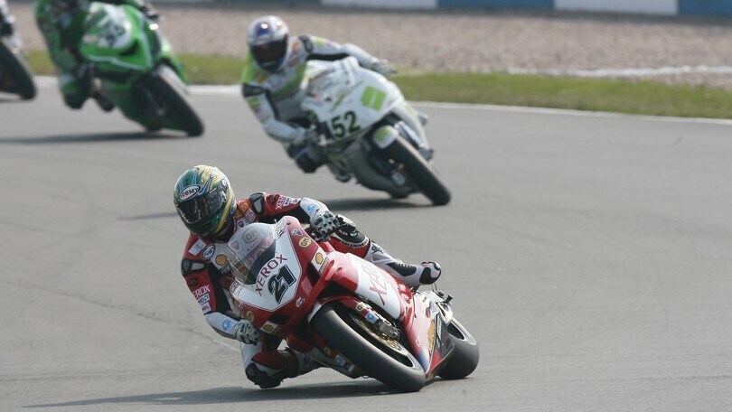 WorldSBK, Bayliss the fearless spirit: cut my finger off, I have to race!