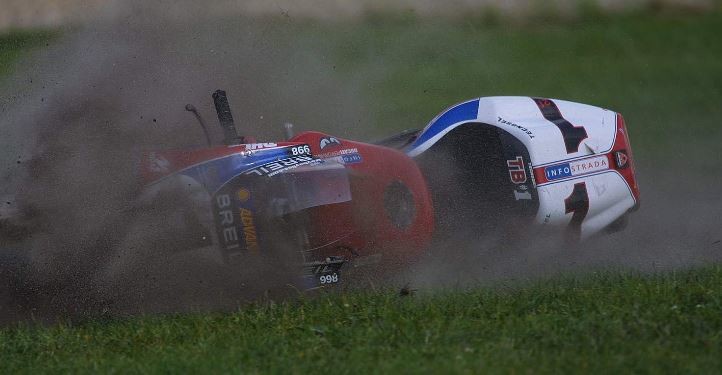 SBK 2002, nemmeno il fango inglese ferma la furia di Bayliss