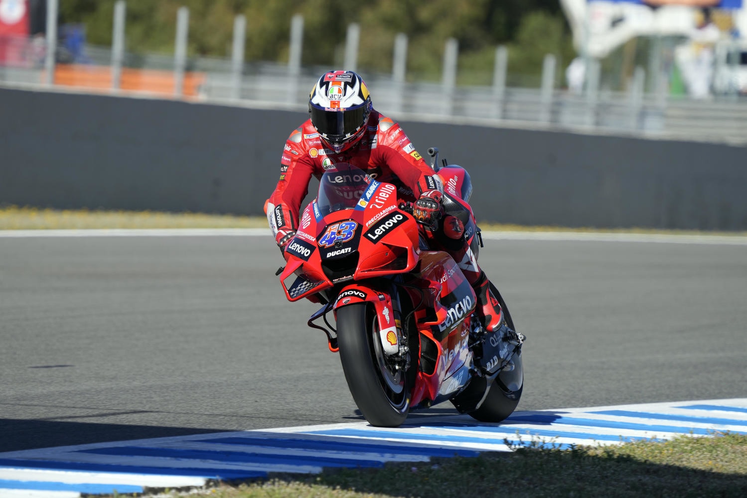 MotoGP, festa Ducati in Spagna: Miller vince, Bagnaia 2° e leader del Mondiale