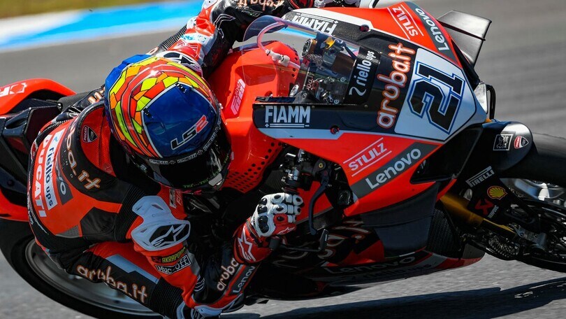 SBK Misano, FP2: un Rinaldi infuocato mette in riga Lowes e Rea