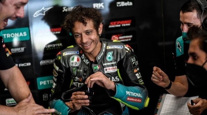 Valentino Rossi e la passione per il calcio: “L’Italia può far bene”