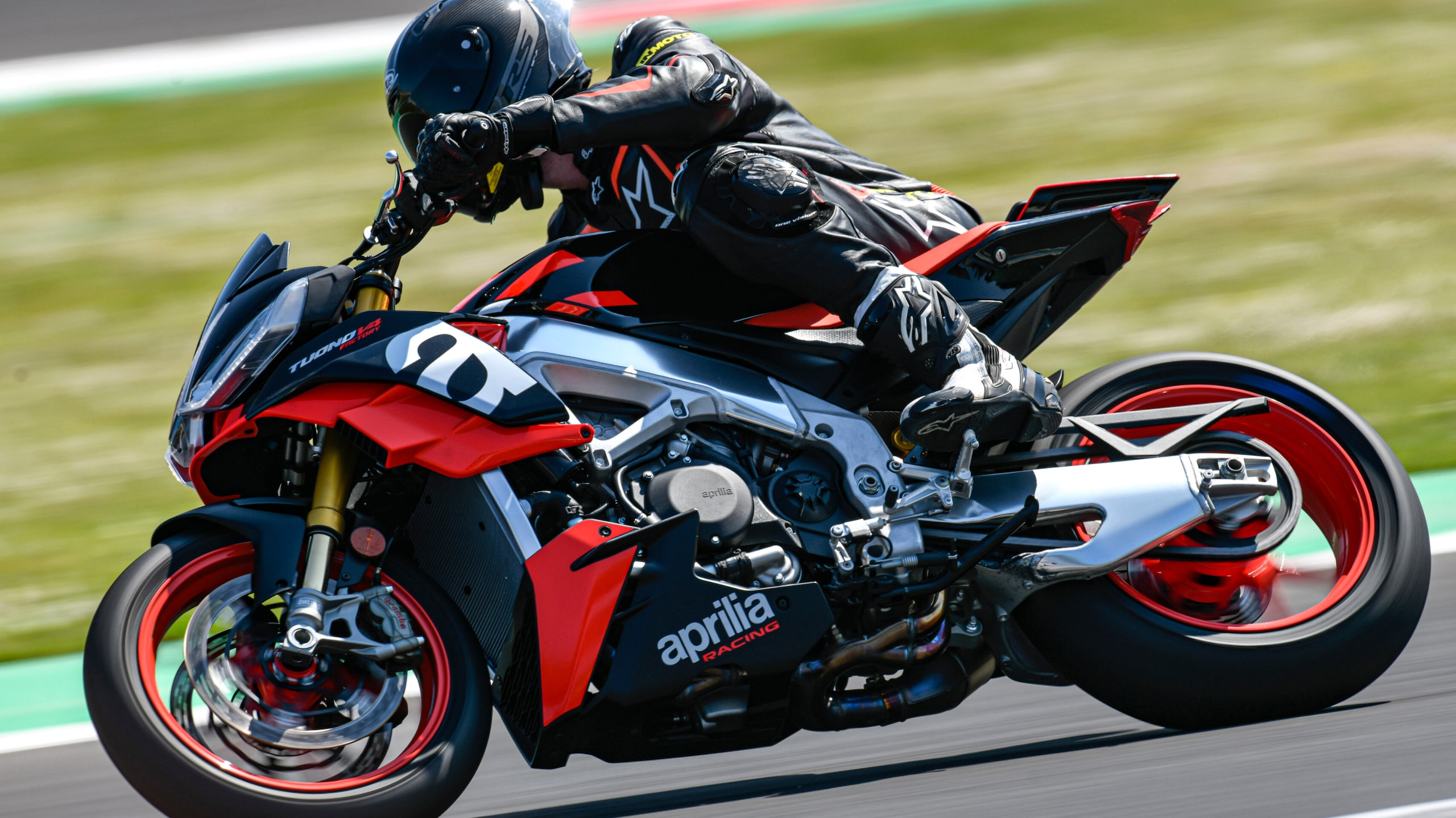 TheTest: l'inconfondibile Aprilia Tuono V4 Factory