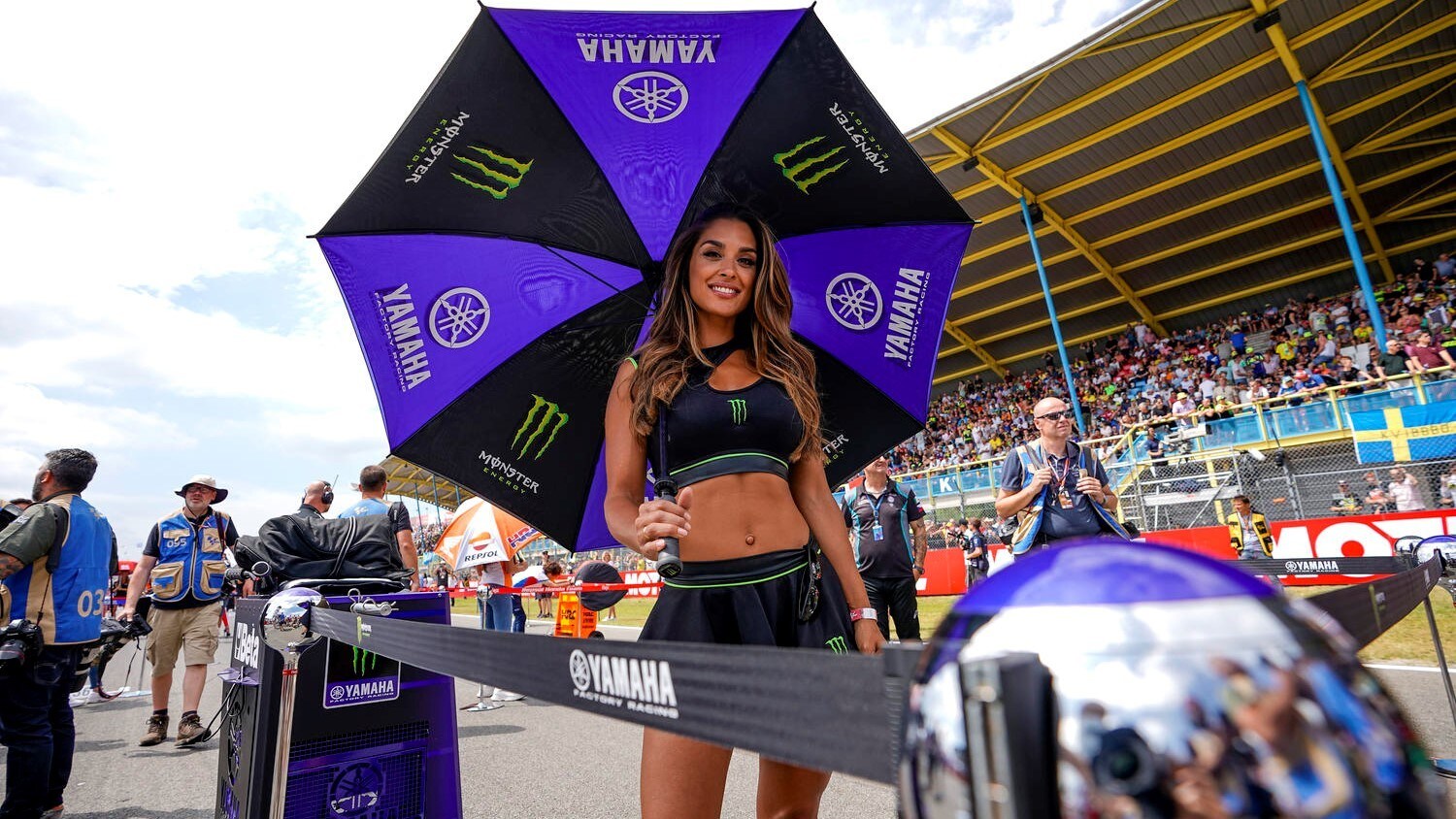 MotoGP, Assen amarcord: le ombrelline più belle del GP d'Olanda