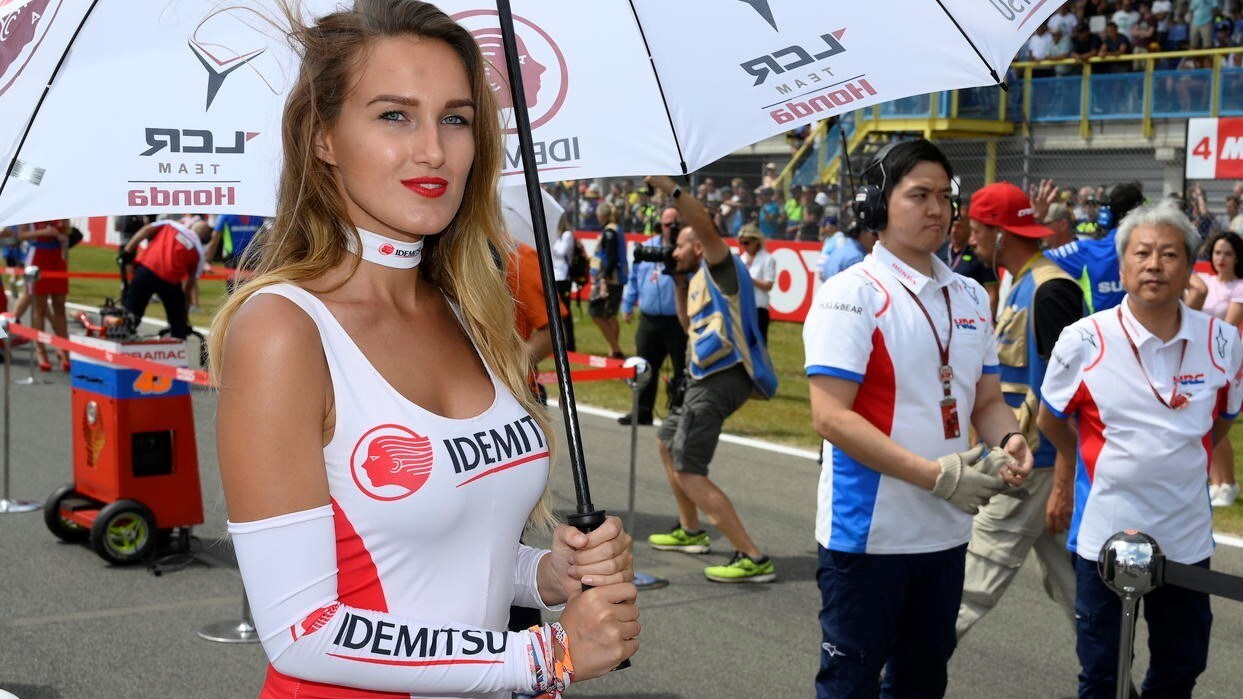 MotoGP, Assen amarcord: le ombrelline più belle del GP d'Olanda