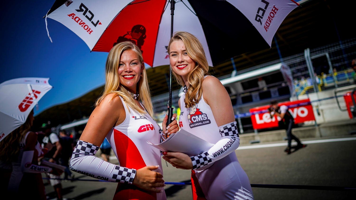 MotoGP, Assen amarcord: le ombrelline più belle del GP d'Olanda