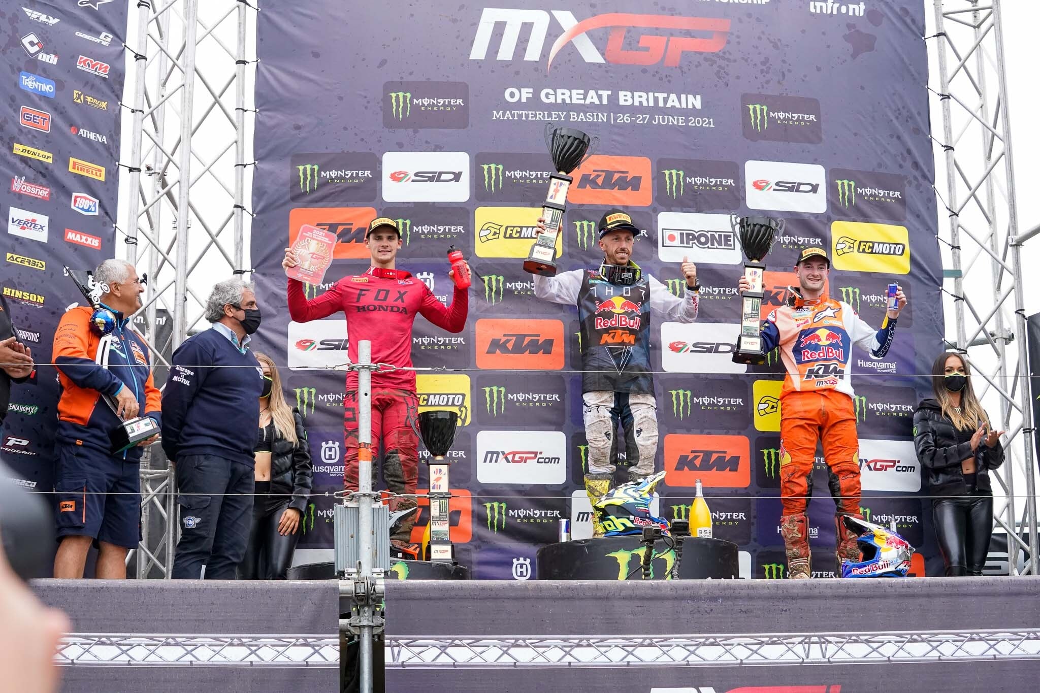 MXGP Gran Bretagna: Tony Cairoli vince sotto la pioggia