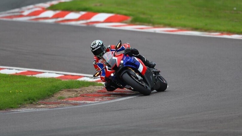 Come va la Honda CBR1000RR-R SP di serie nelle mani di un pilota?
