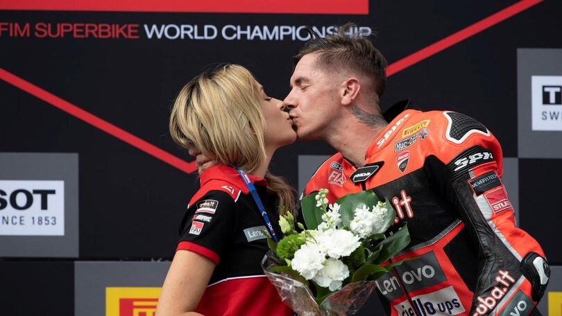 SBK: l'emozionante proposta di matrimonio di Scott Redding a Jacey Hayden