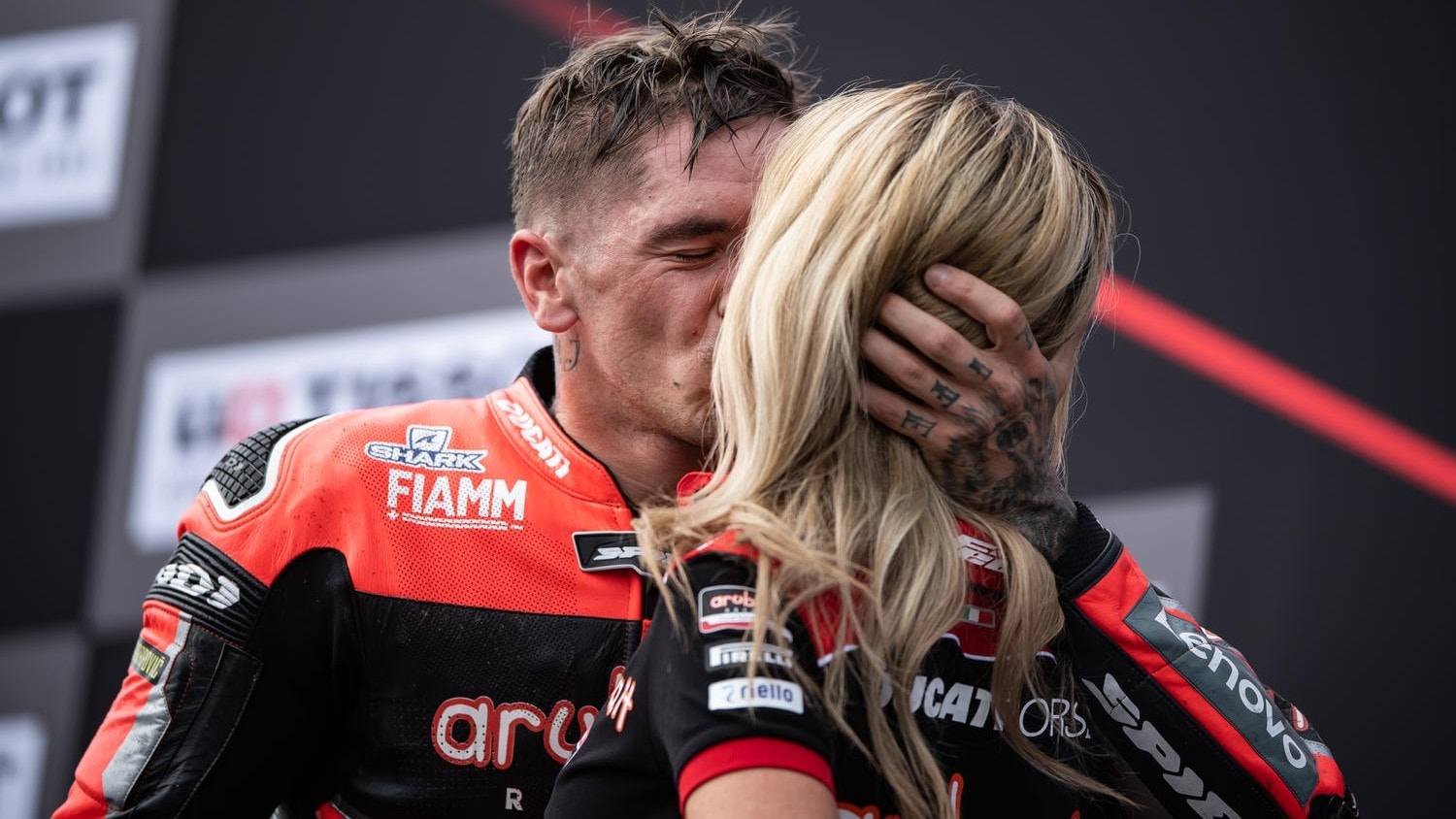 SBK: l'emozionante proposta di matrimonio di Scott Redding a Jacey Hayden