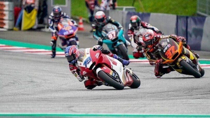 Moto2, GP Austria: Ogura comanda le FP1, quarto Bezzecchi