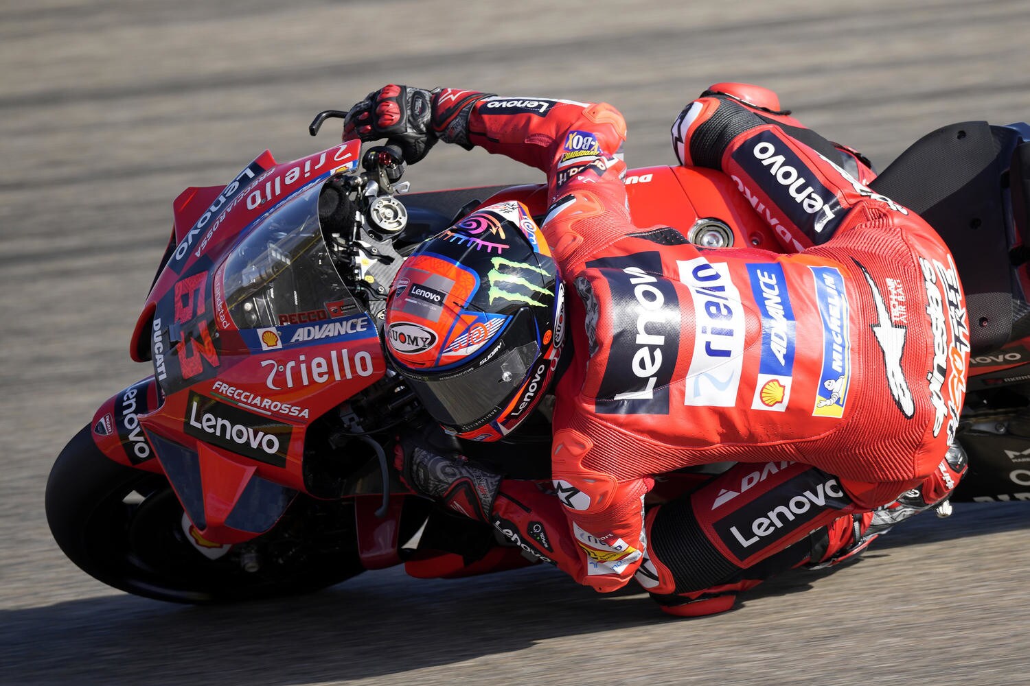 MotoGP Aragon, Bagnaia vince dopo un duello di fuoco con Marc Marquez