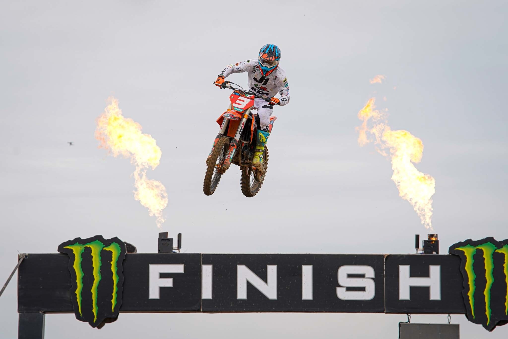 EMX125 di Spagna: Lata sfortunato ma ancora tabella rossa