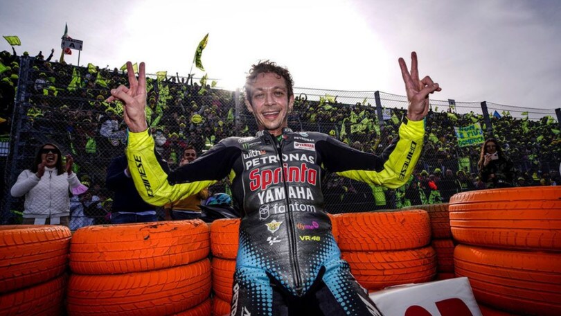MotoGP: Valentino Rossi saluta la marea gialla a Misano