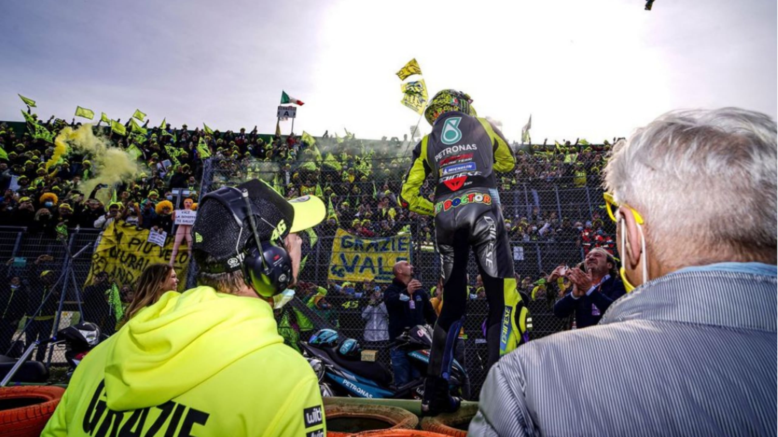 MotoGP: Valentino Rossi saluta la marea gialla a Misano
