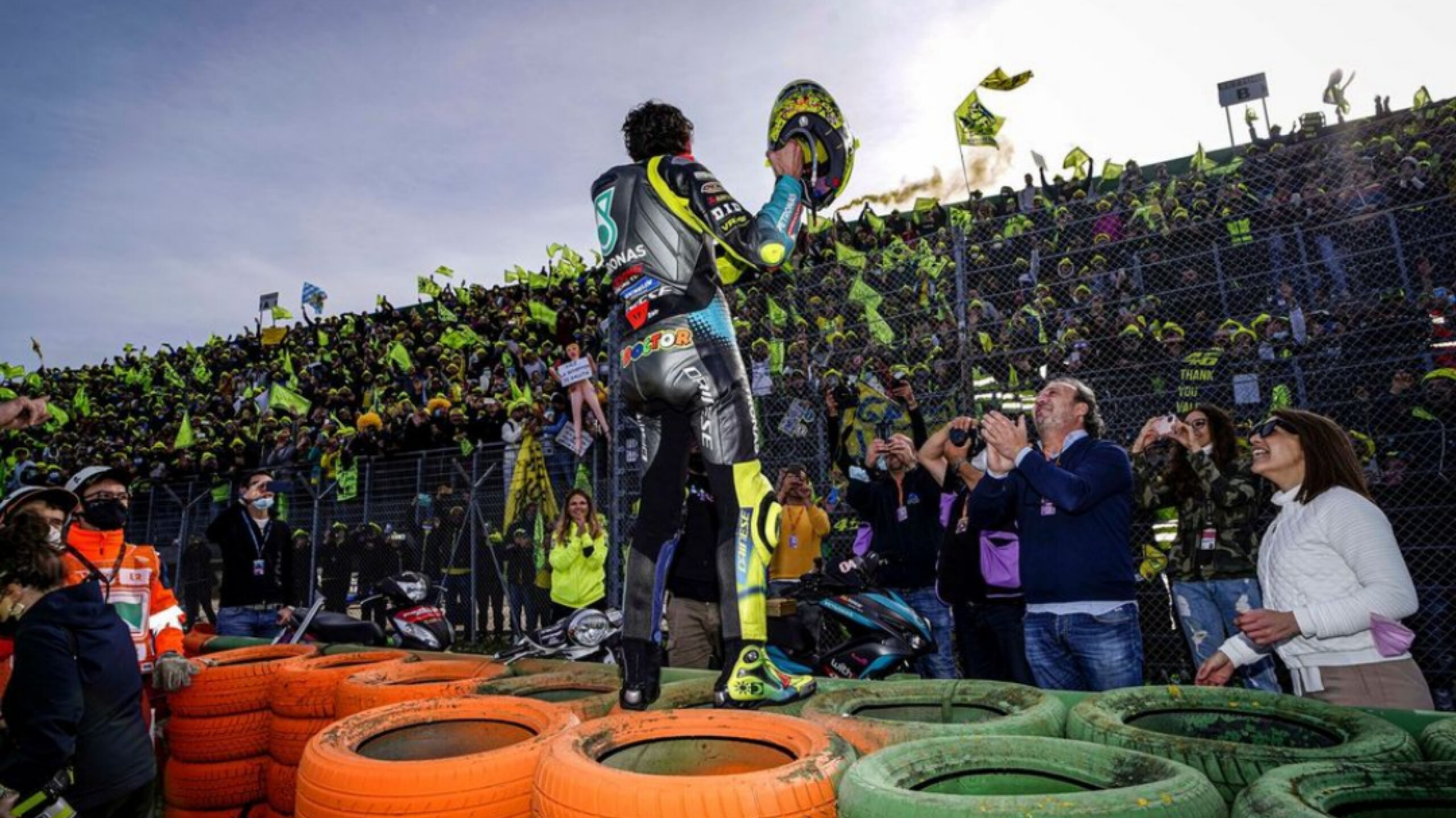 MotoGP: Valentino Rossi saluta la marea gialla a Misano