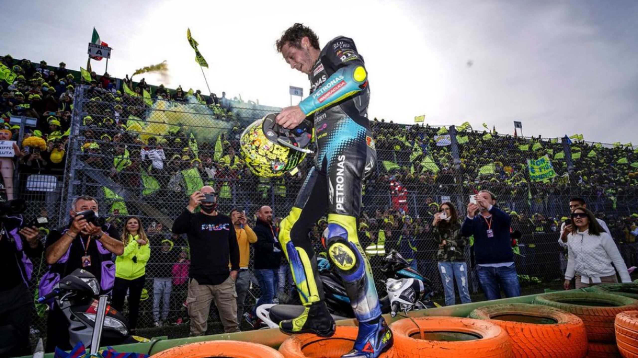 MotoGP: Valentino Rossi saluta la marea gialla a Misano