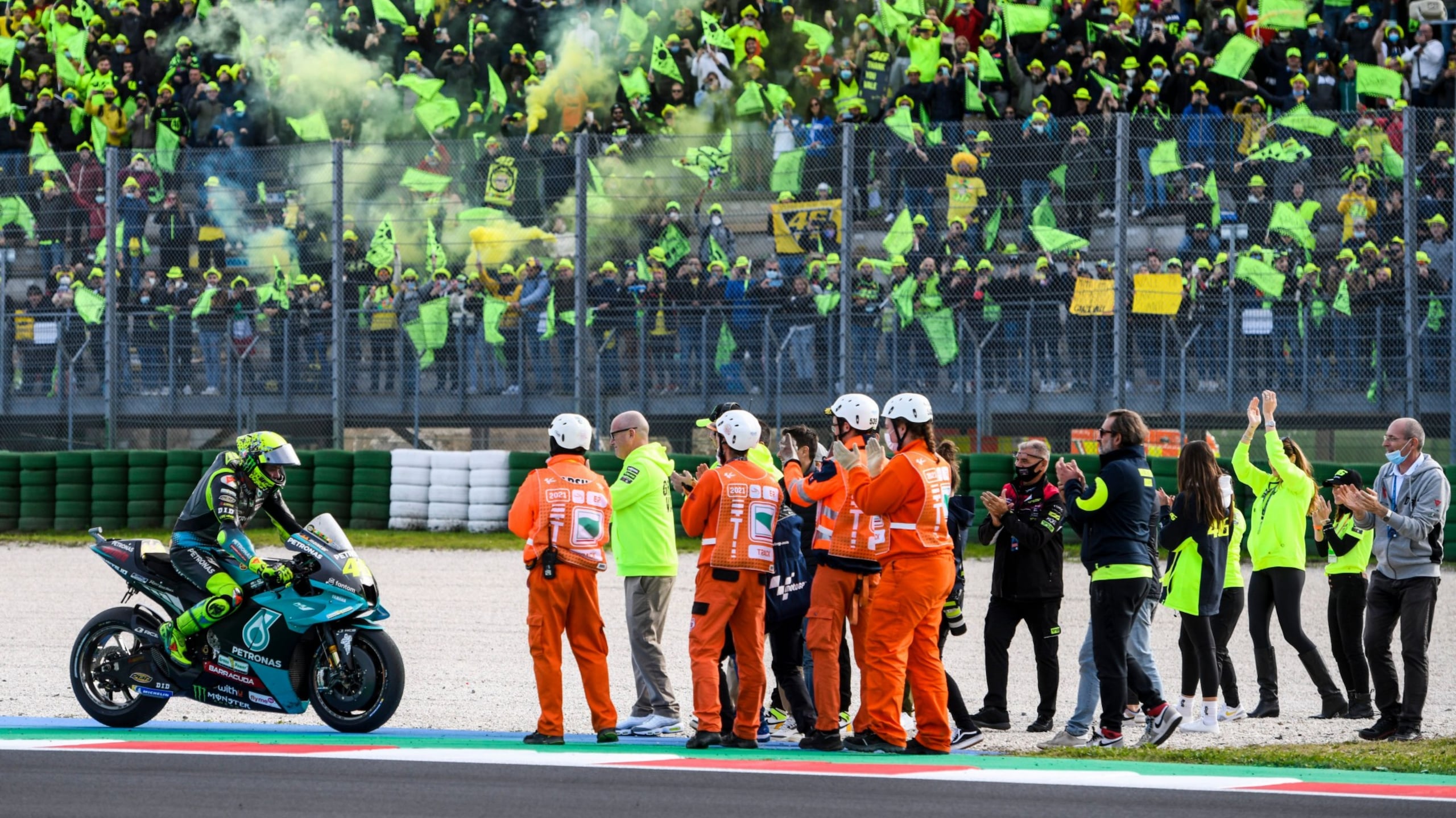 MotoGP: Valentino Rossi saluta la marea gialla a Misano