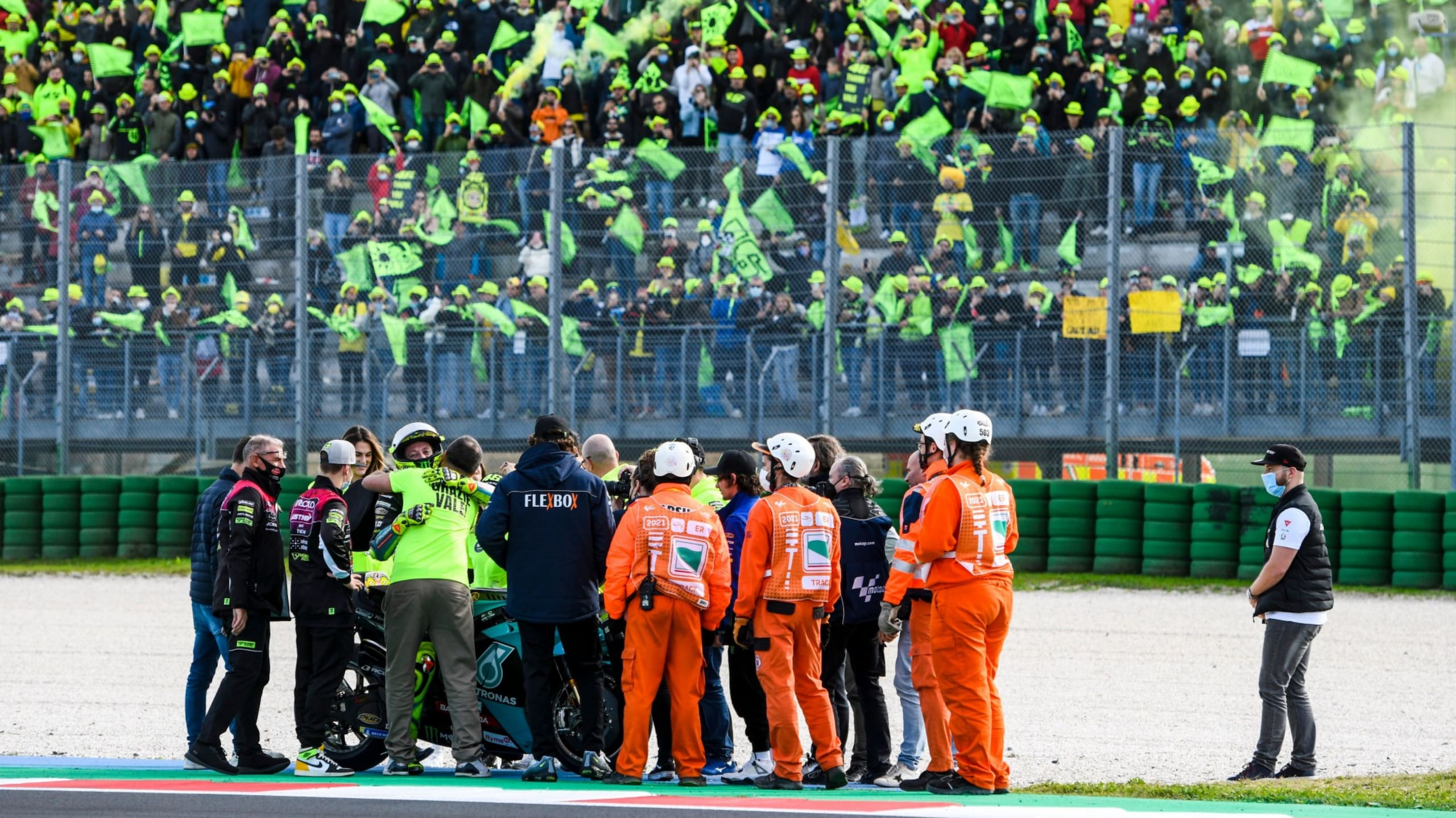 MotoGP: Valentino Rossi saluta la marea gialla a Misano