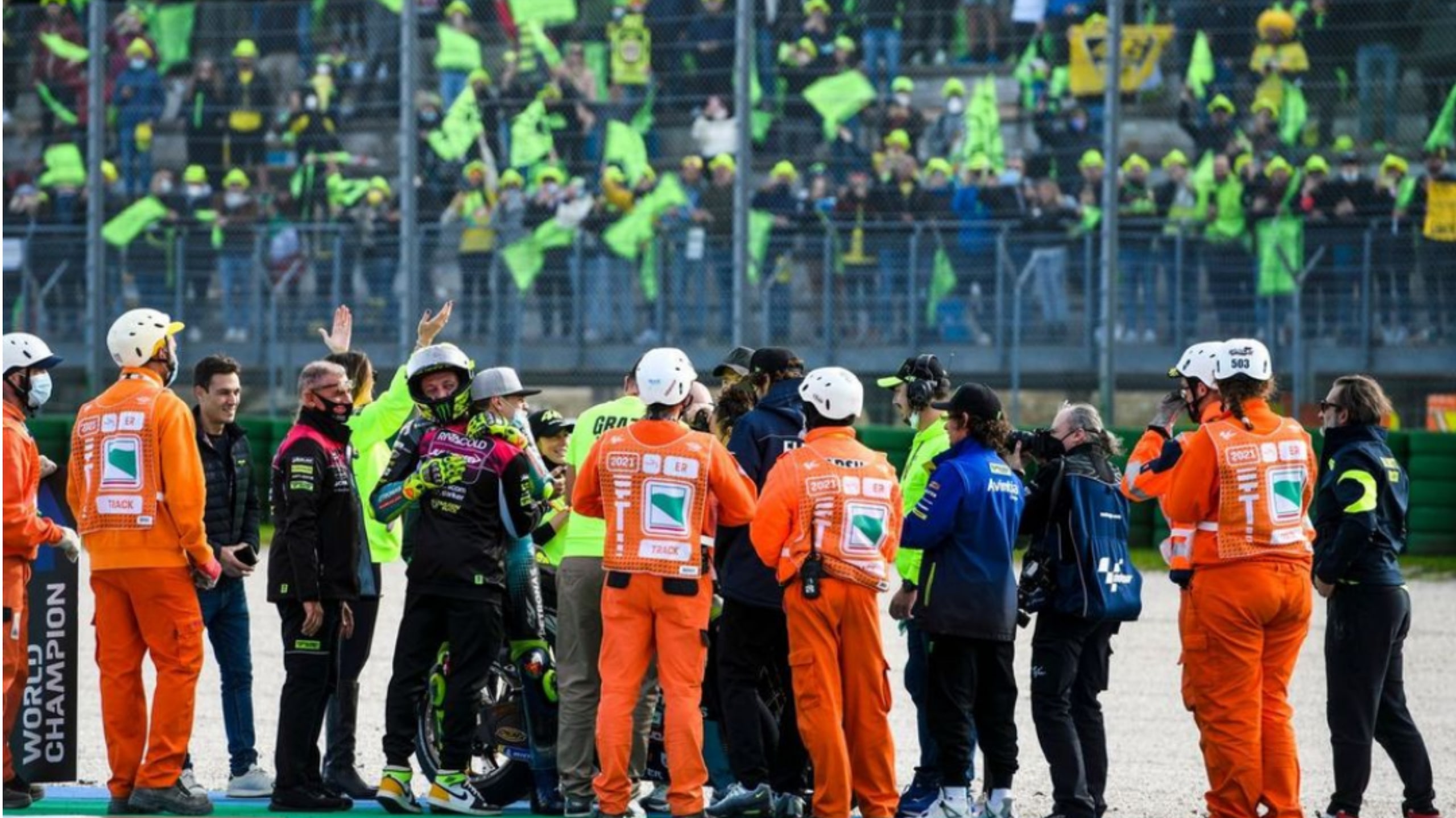MotoGP: Valentino Rossi saluta la marea gialla a Misano
