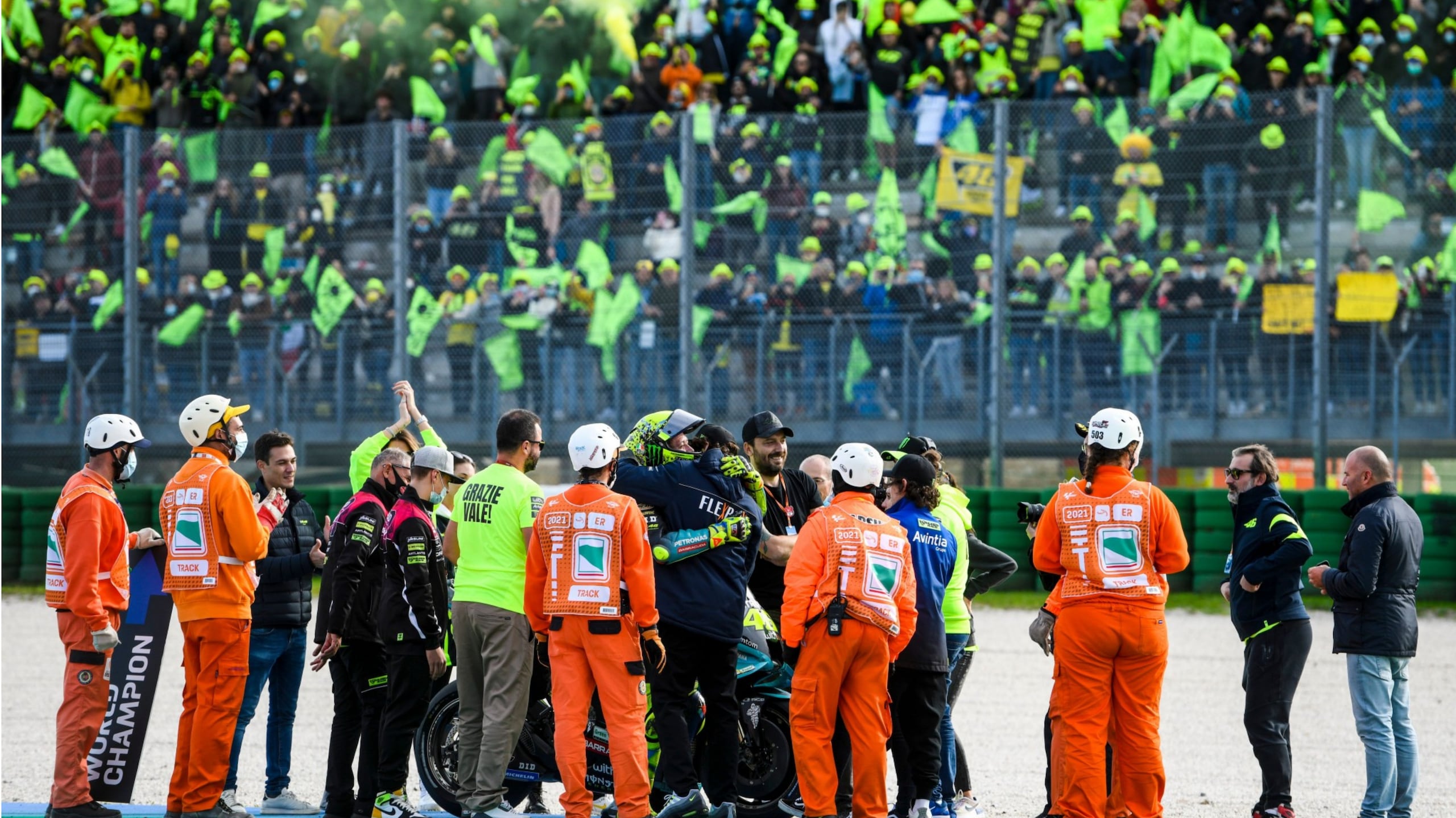 MotoGP: Valentino Rossi saluta la marea gialla a Misano