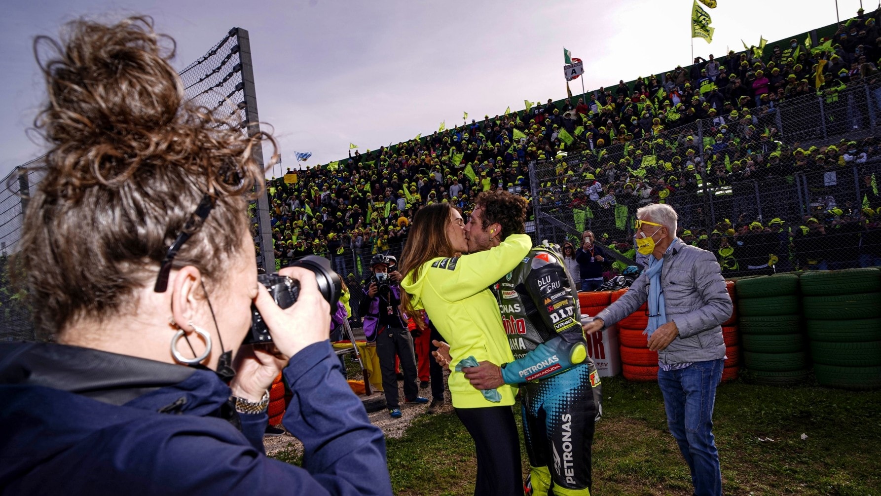 MotoGP: Valentino Rossi saluta la marea gialla a Misano