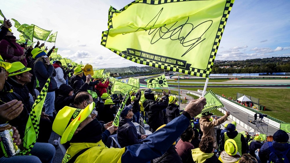 MotoGP: Valentino Rossi saluta la marea gialla a Misano