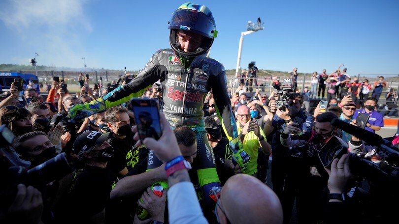 MotoGP: Rossi festeggiato a Valencia nella sua ultima gara