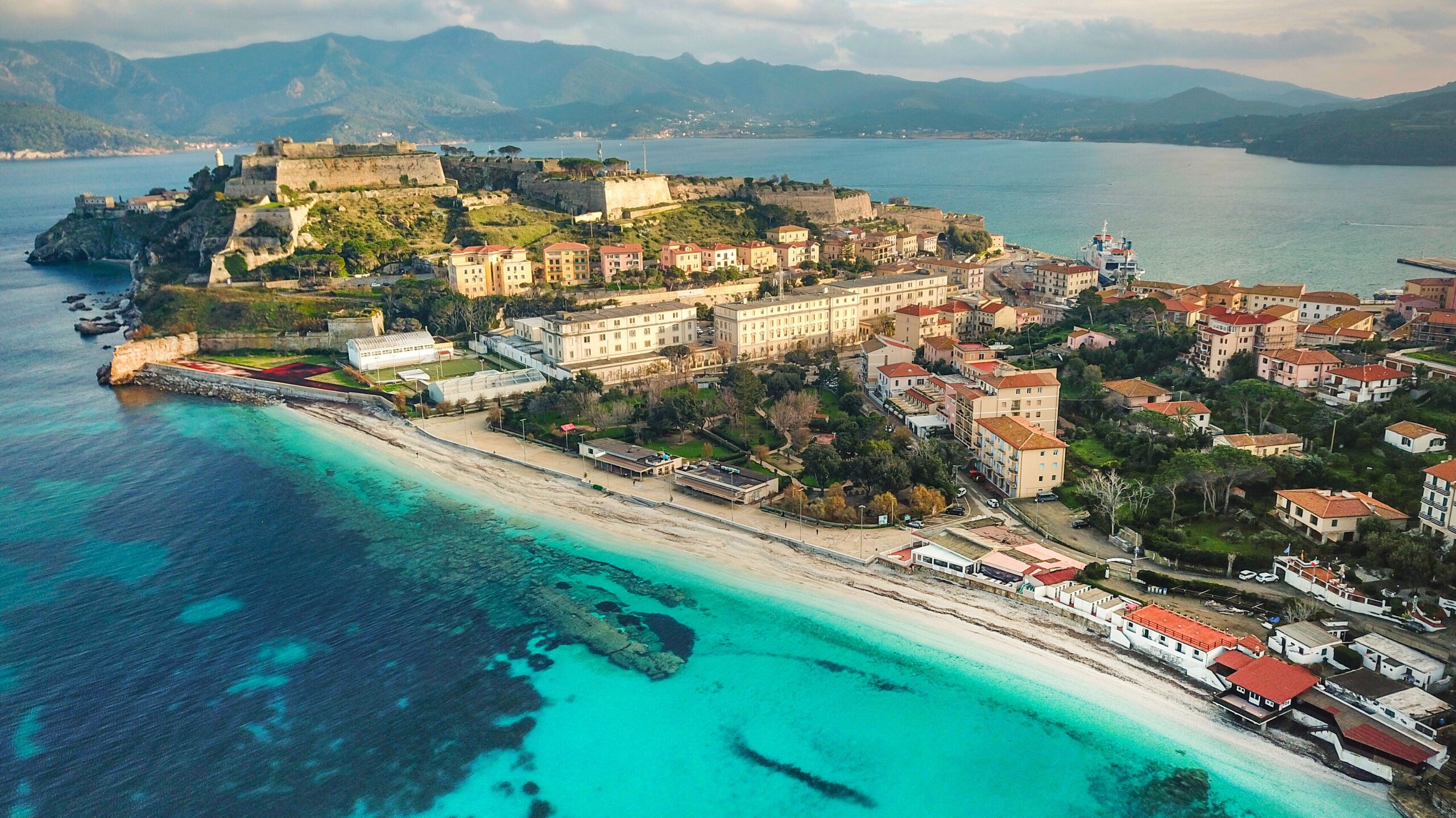 Giri e Gare: Isola d'Elba, una perla blu
