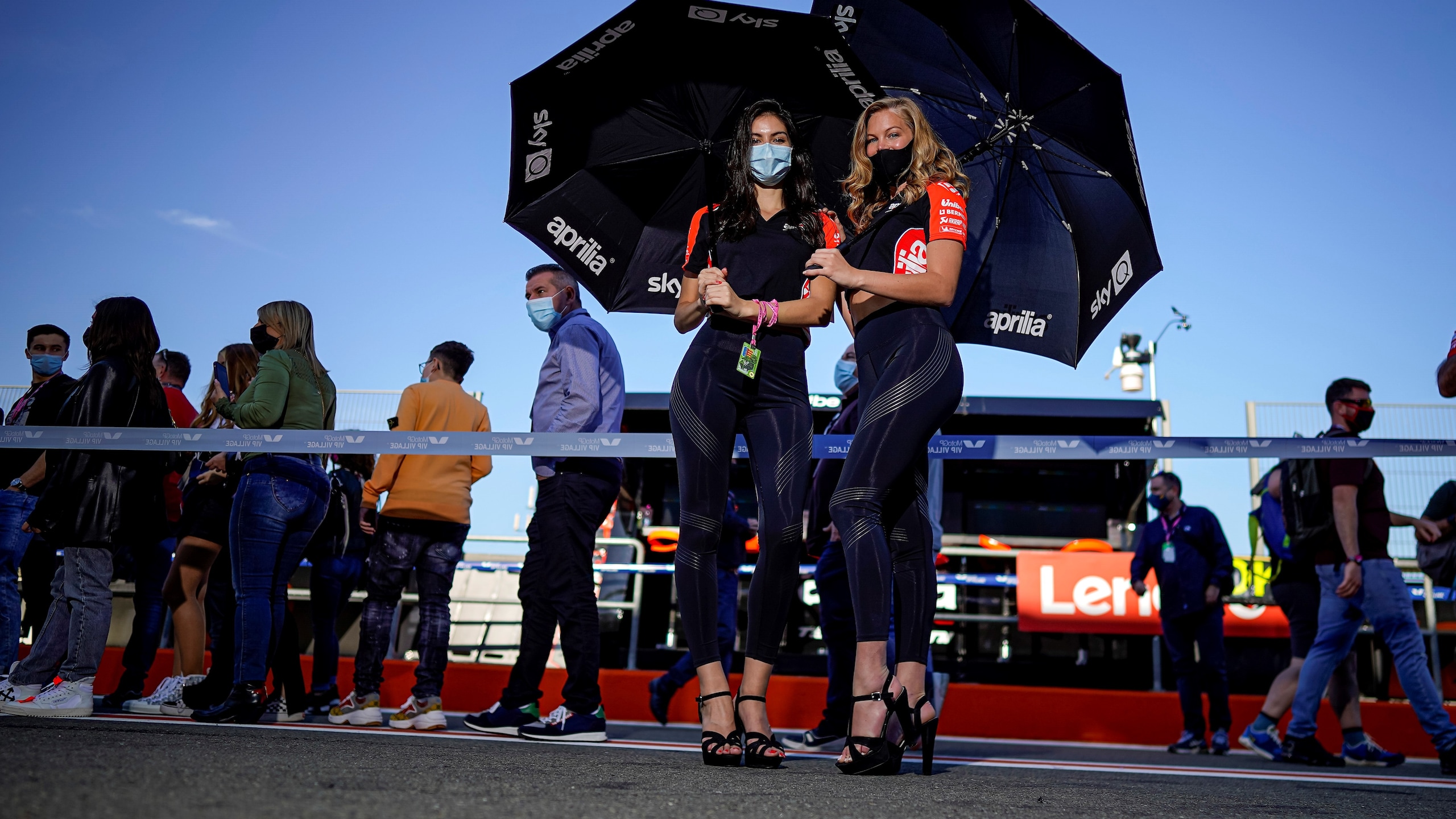 MotoGP Valencia: le ombrelline salutano la stagione 2021