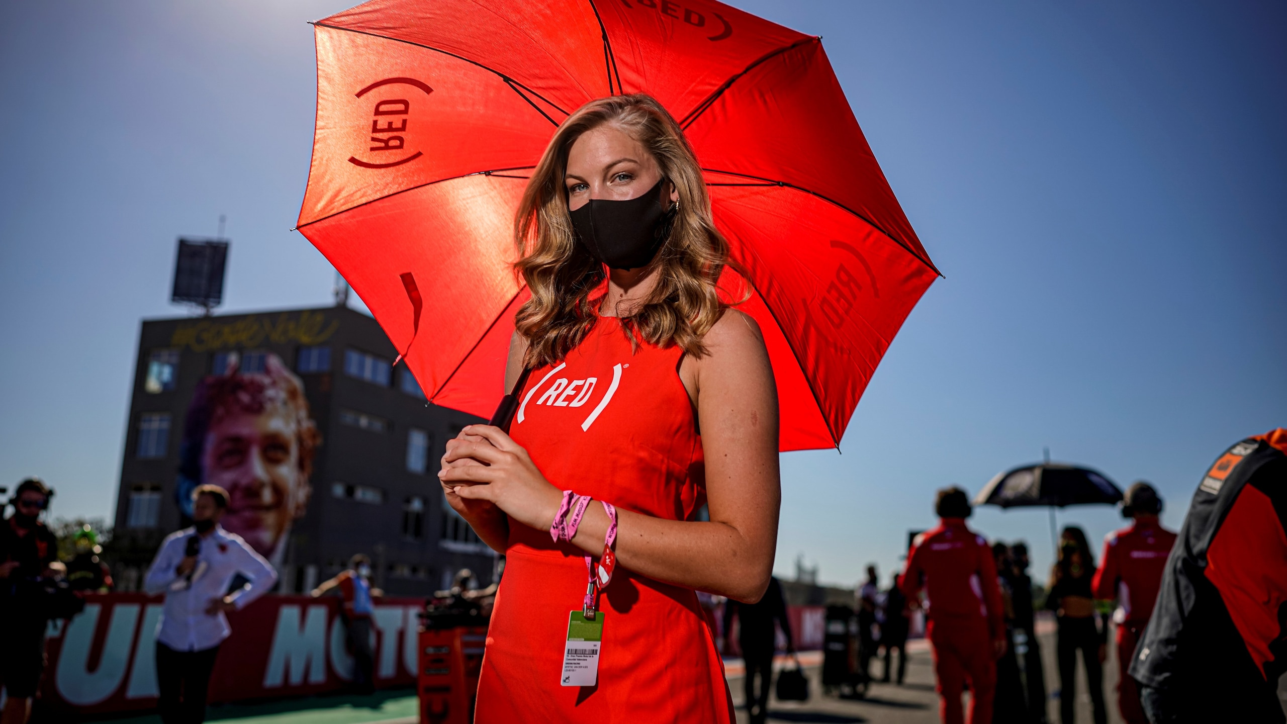 MotoGP Valencia: le ombrelline salutano la stagione 2021