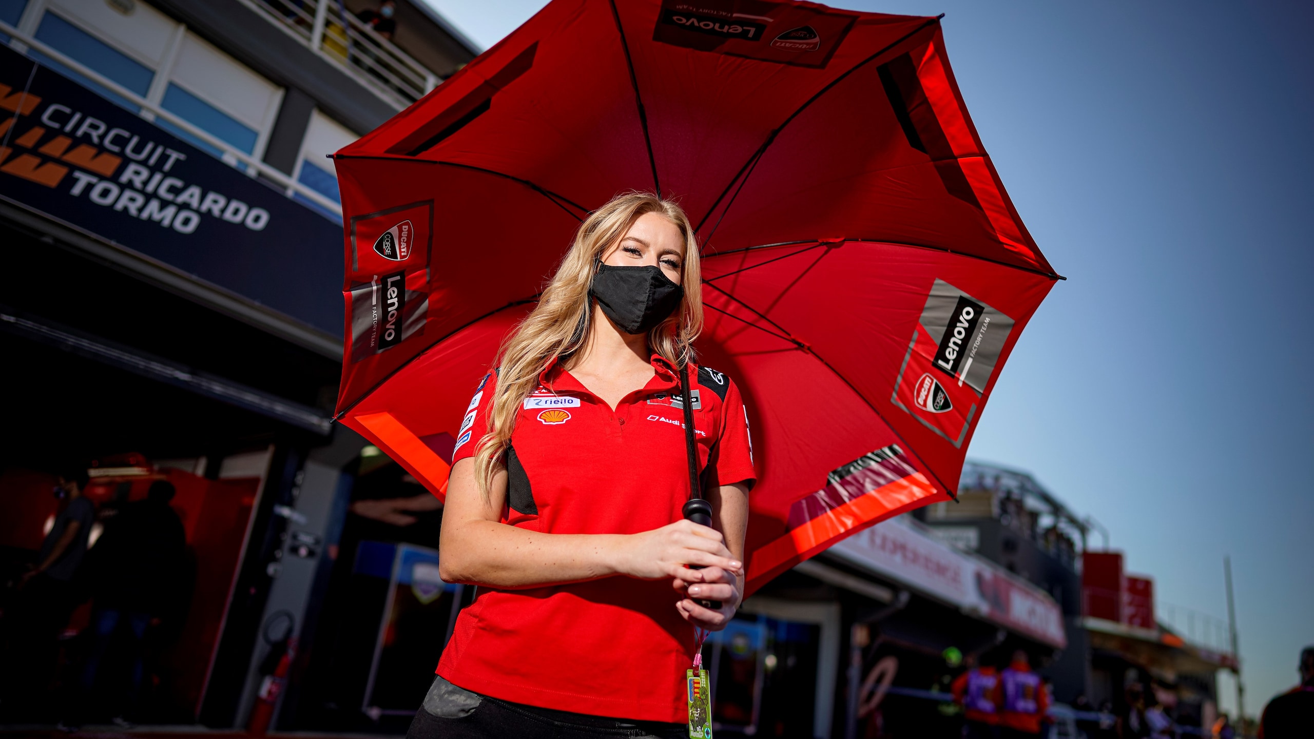 MotoGP Valencia: le ombrelline salutano la stagione 2021