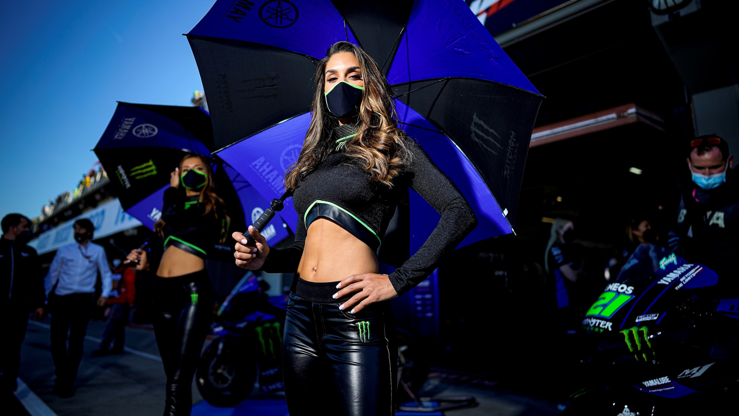 MotoGP Valencia: le ombrelline salutano la stagione 2021