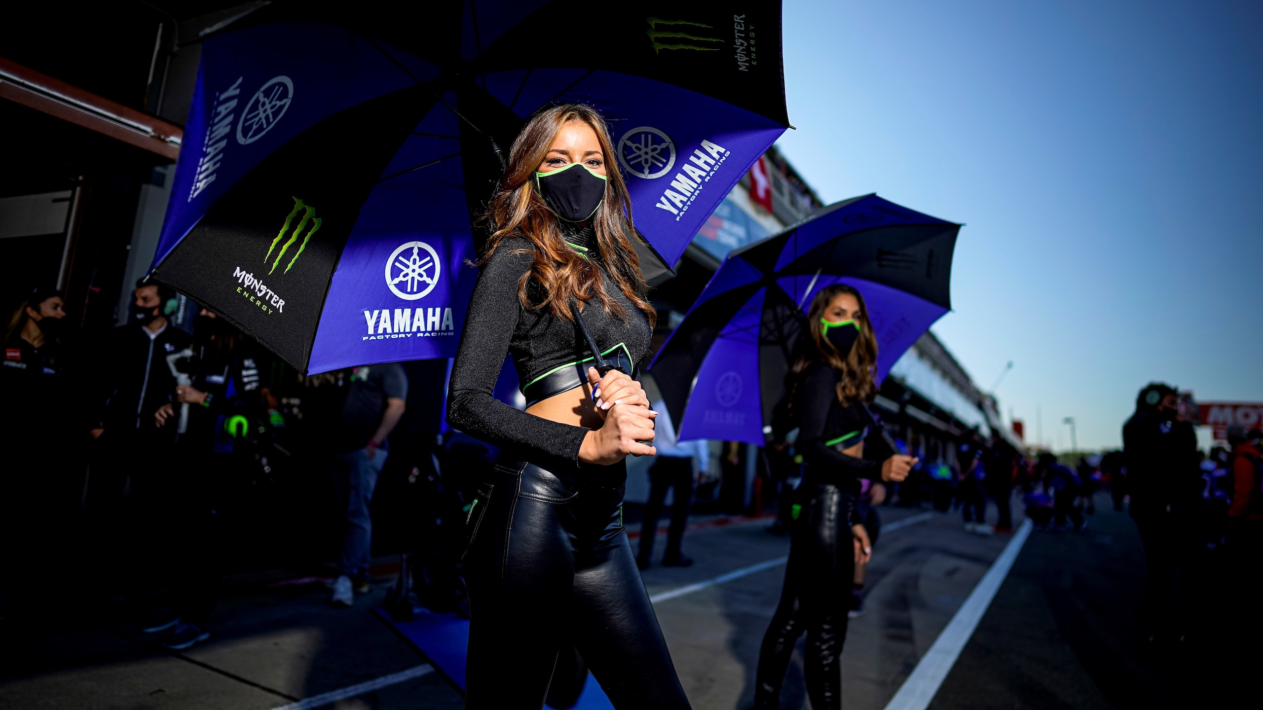 MotoGP Valencia: le ombrelline salutano la stagione 2021