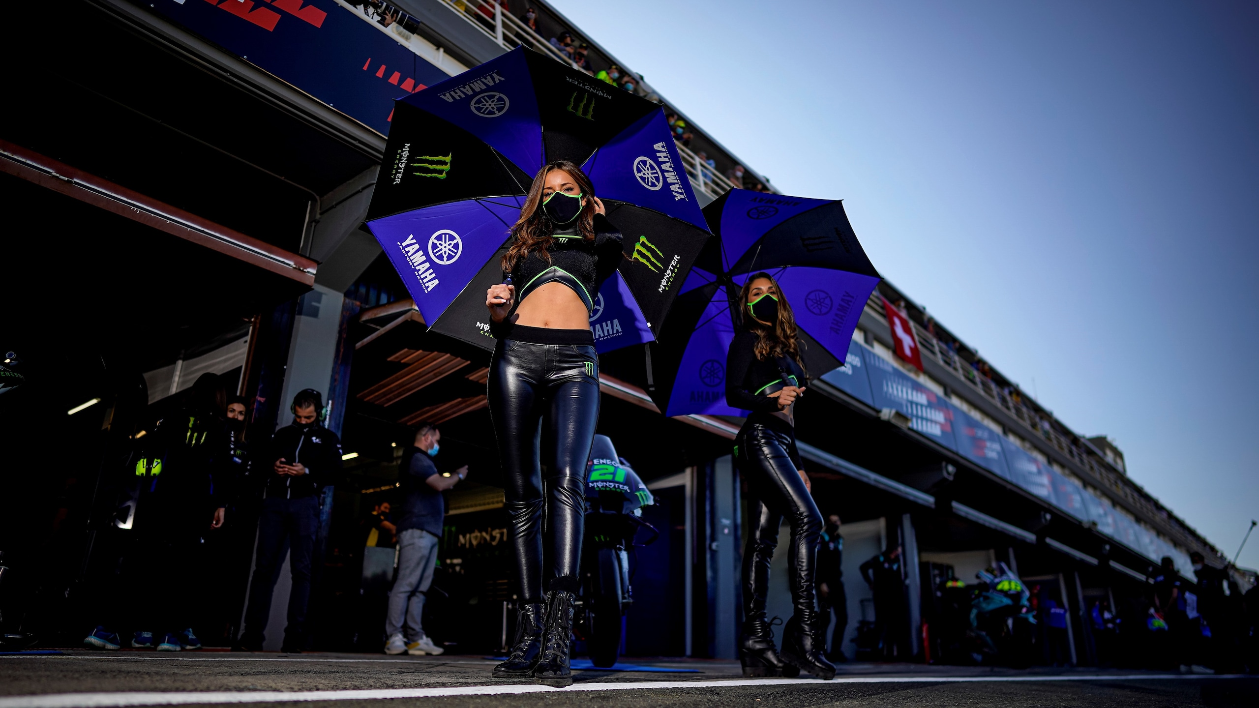 MotoGP Valencia: le ombrelline salutano la stagione 2021