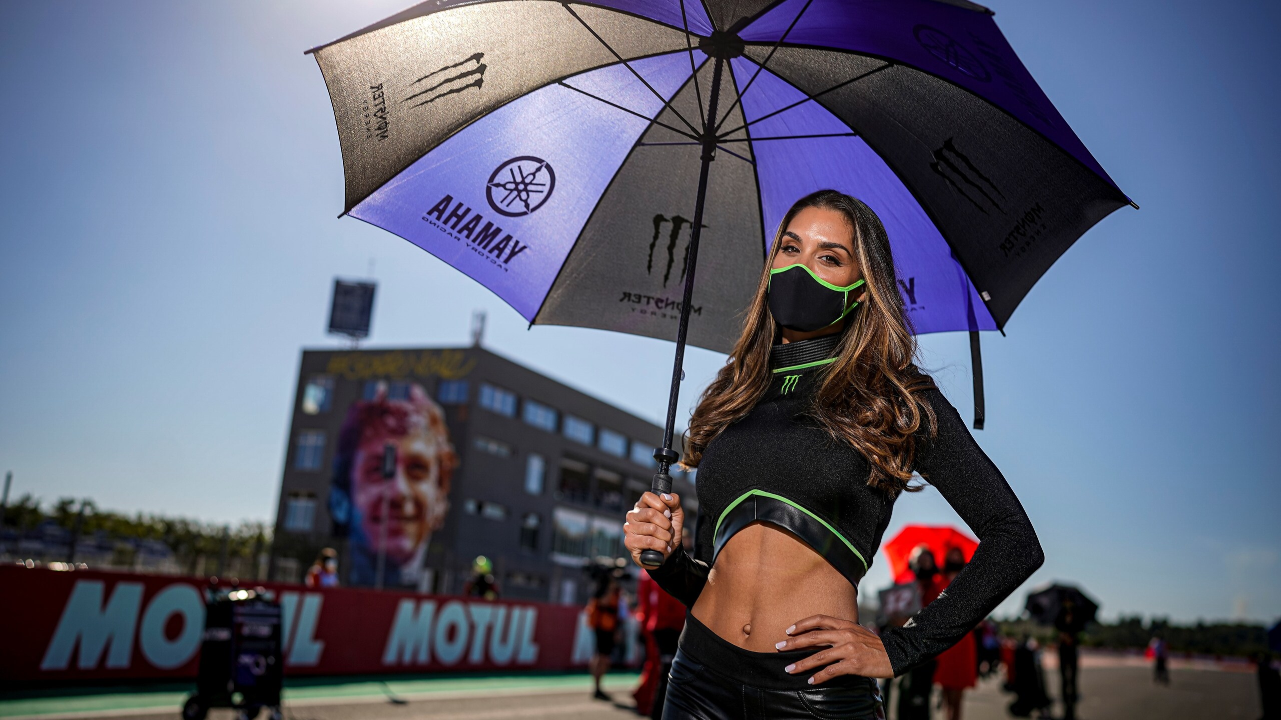 MotoGP Valencia: le ombrelline salutano la stagione 2021