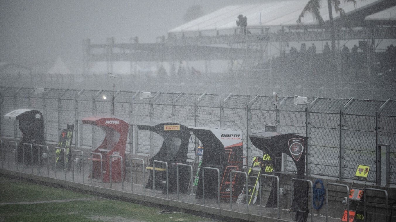 SBK Indonesia: diluvio a Mandalika, rinviata la partenza di Gara 1