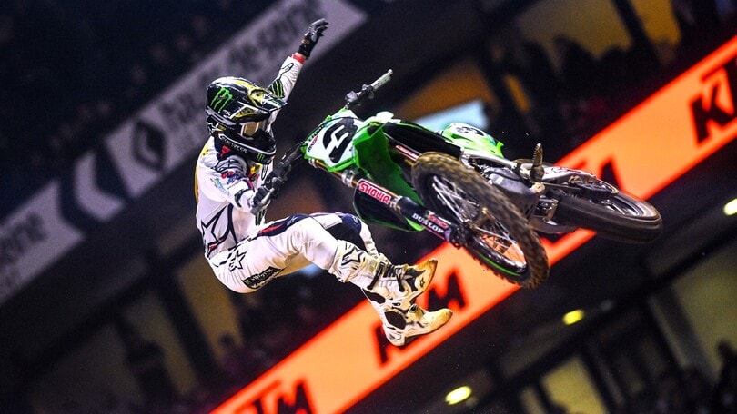 Supercross di Parigi: spaventosa caduta per Romain Febvre