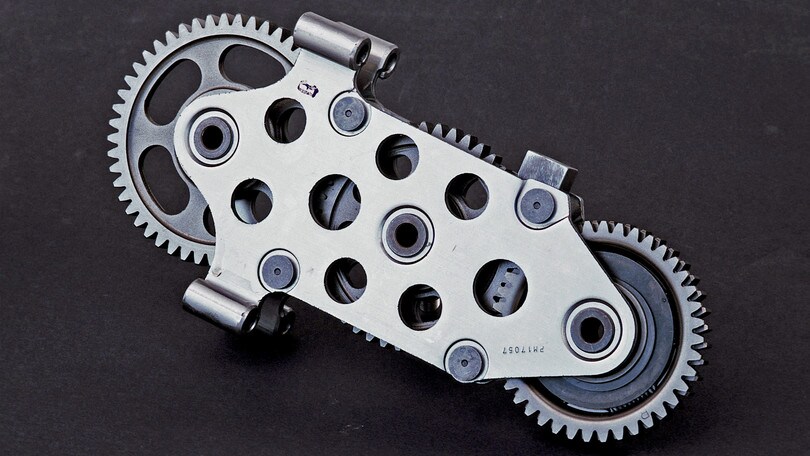 Offficina: aste e bilancieri o camme in testa?