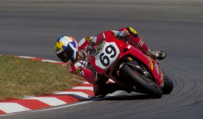 Guarì dal tumore alla testa e tornò sul podio SBK: la storia di Whitham