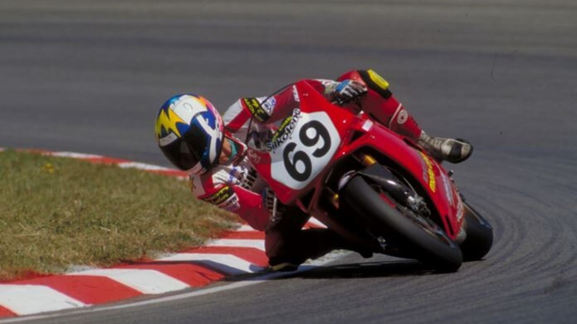 Guarì dal tumore alla testa e tornò sul podio SBK: la storia di Whitham