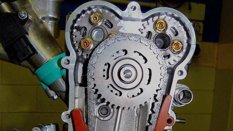 Officina: il tensionamento della catena