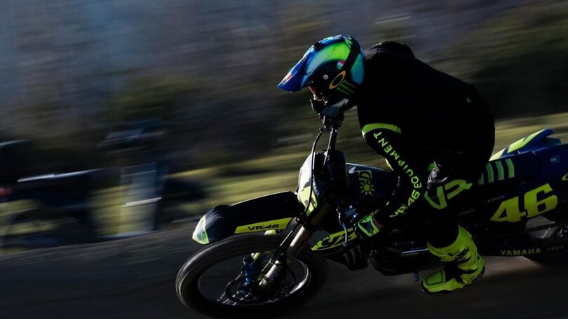 Valentino Rossi torna in sella: le immagini dell'allenamento al Ranch