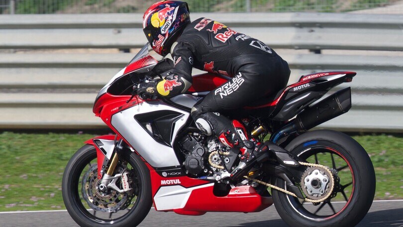 SSP, Sofuoglu l'inossidabile: in pista a Jerez con la MV