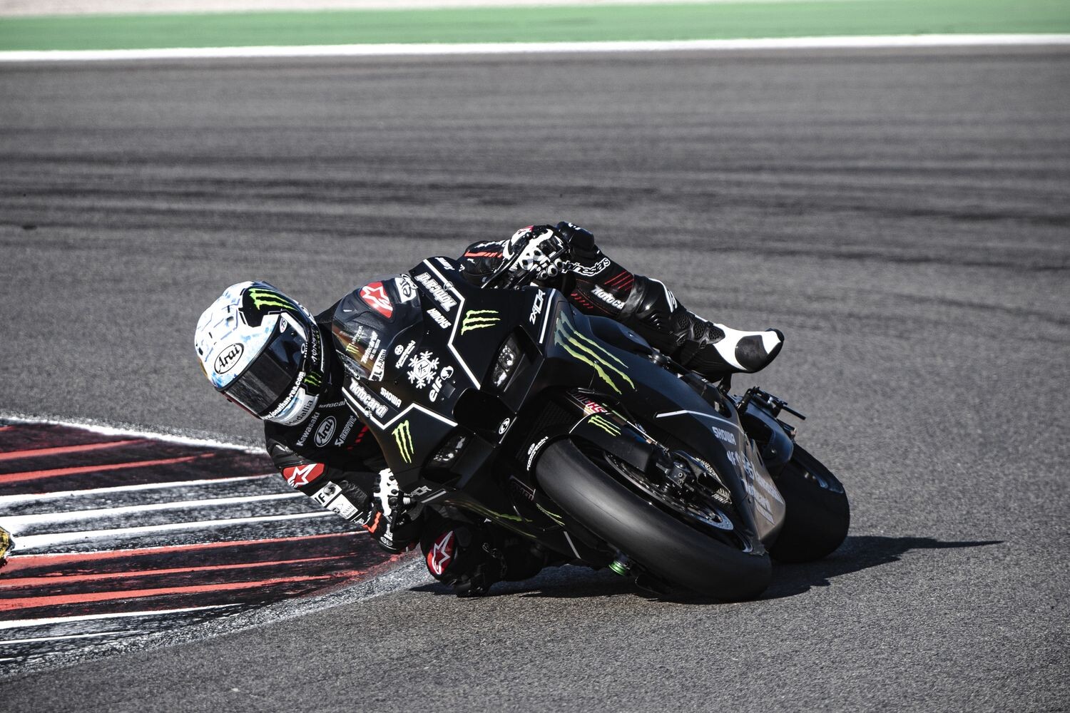 Cadono i record a Portimao: Rea abbatte quello SBK, Bulega quello SSP