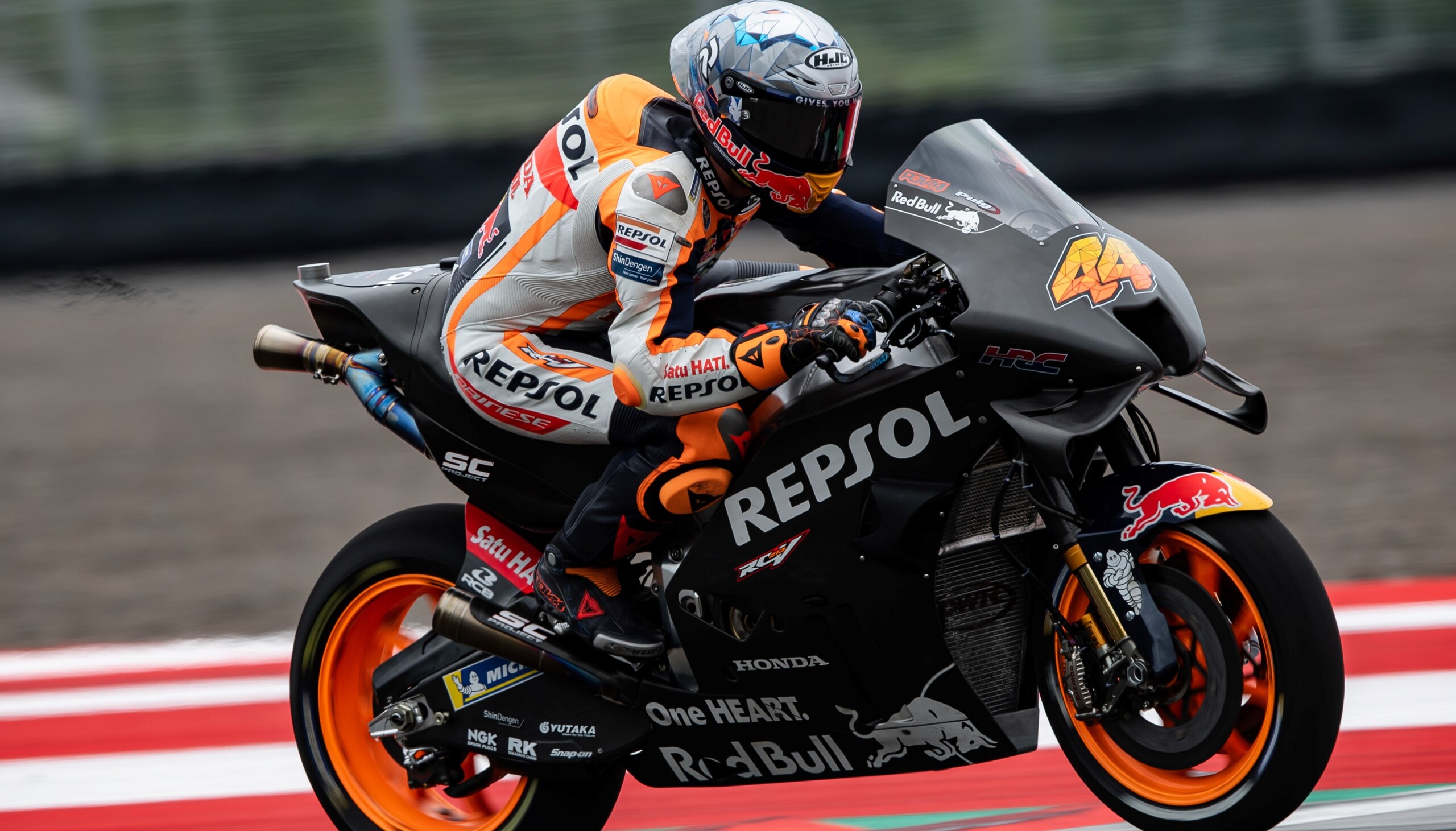 MotoGP, test Mandalika Day 3: Pol Espargarò guarda tutti dall'alto